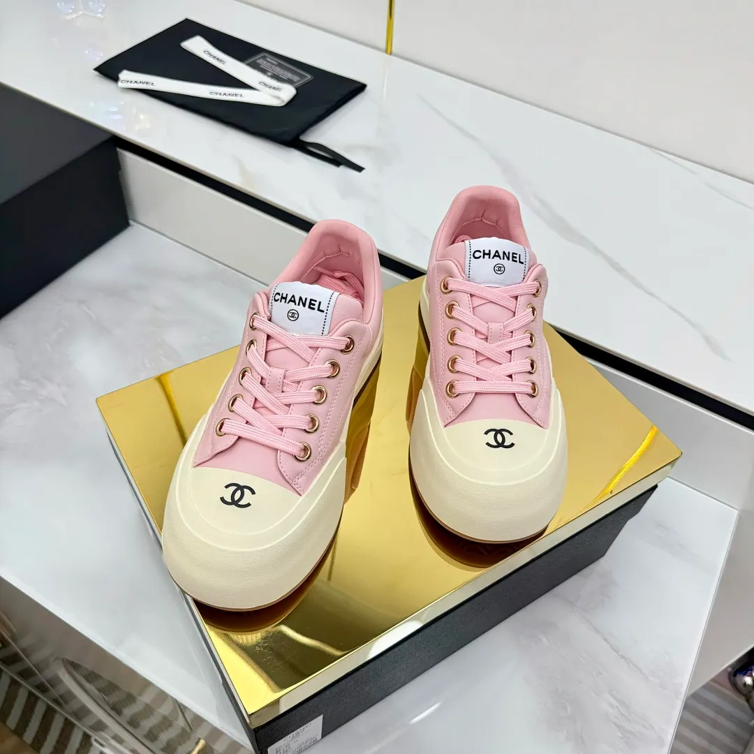 👟👟Ex-factory price 600👟👟 Chanel bread shoes ~ original calfskin panda shoes Chanel 25C latest hot style panda black and white sports shoes casual sneakers Xiaoxiang hot item classic black and white panda color coco girls must pay Fabric: original custom mixed sheepskin lining: original imported breathable mesh lining outsole: Original molded rubber + TPU combination Size: Women's 35-41 👉 👉 👉